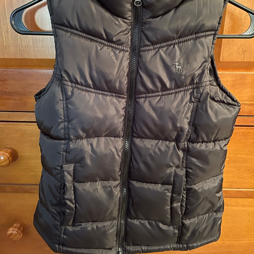 Old Navy Black Puffer Vest